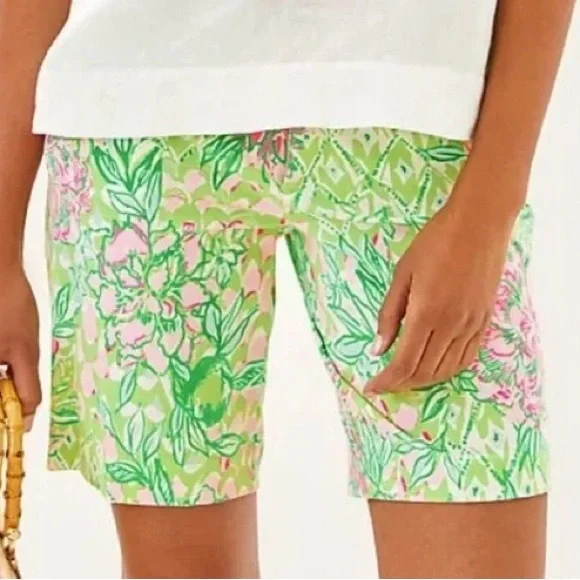 Lilly Pulitzer Natia mid rise Green and Pink Floral Shorts - Picture 1 of 11